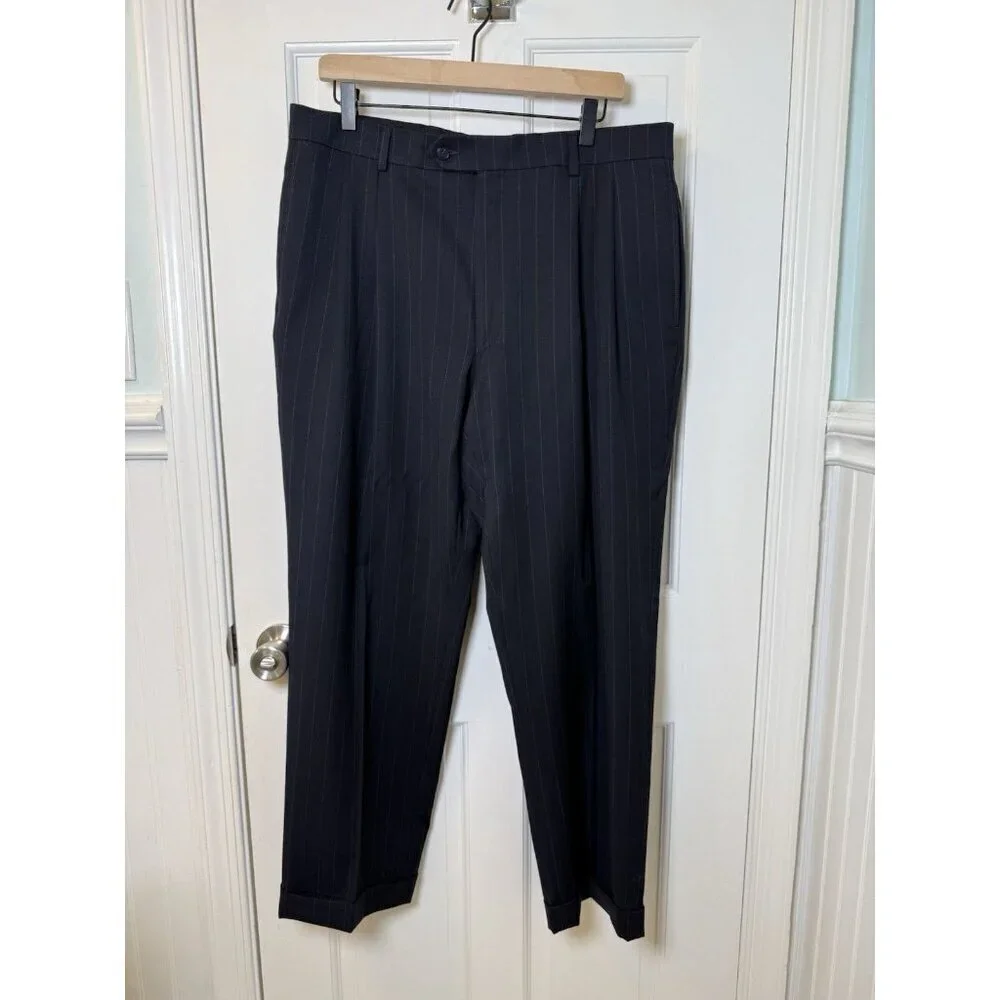 Jos A Bank Men’s Suit Navy Pinstripe Size 44R Travelers Edition 100 % Wool EUC